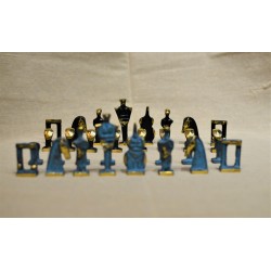 SET OF CYCLADITIC PAWNS